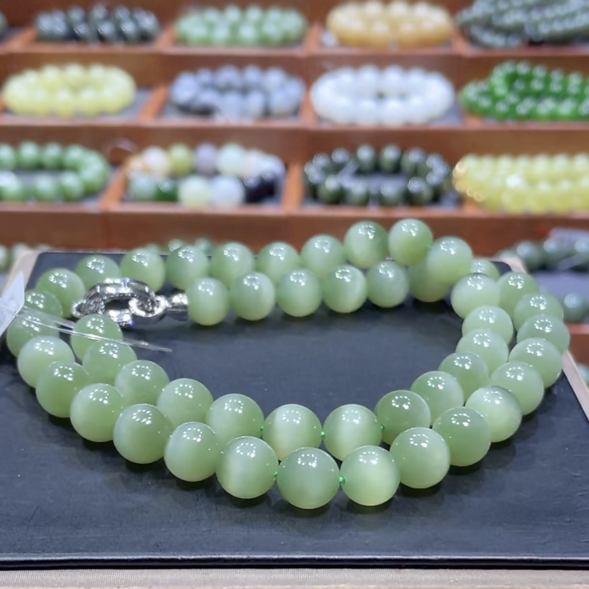 和田玉俄料碧玉粉青绿猫眼项链10mm