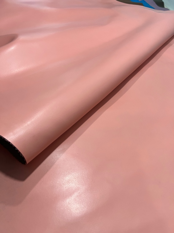 进口头层牛皮日本兵库粉色平纹厚1.8mm
