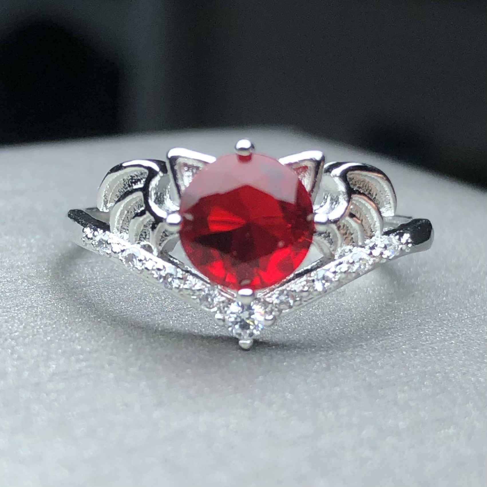 111046 宝红色精致活口漂亮美丽精致开口可调节