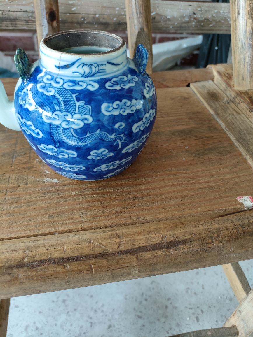 青花龙壶一把，品相如图