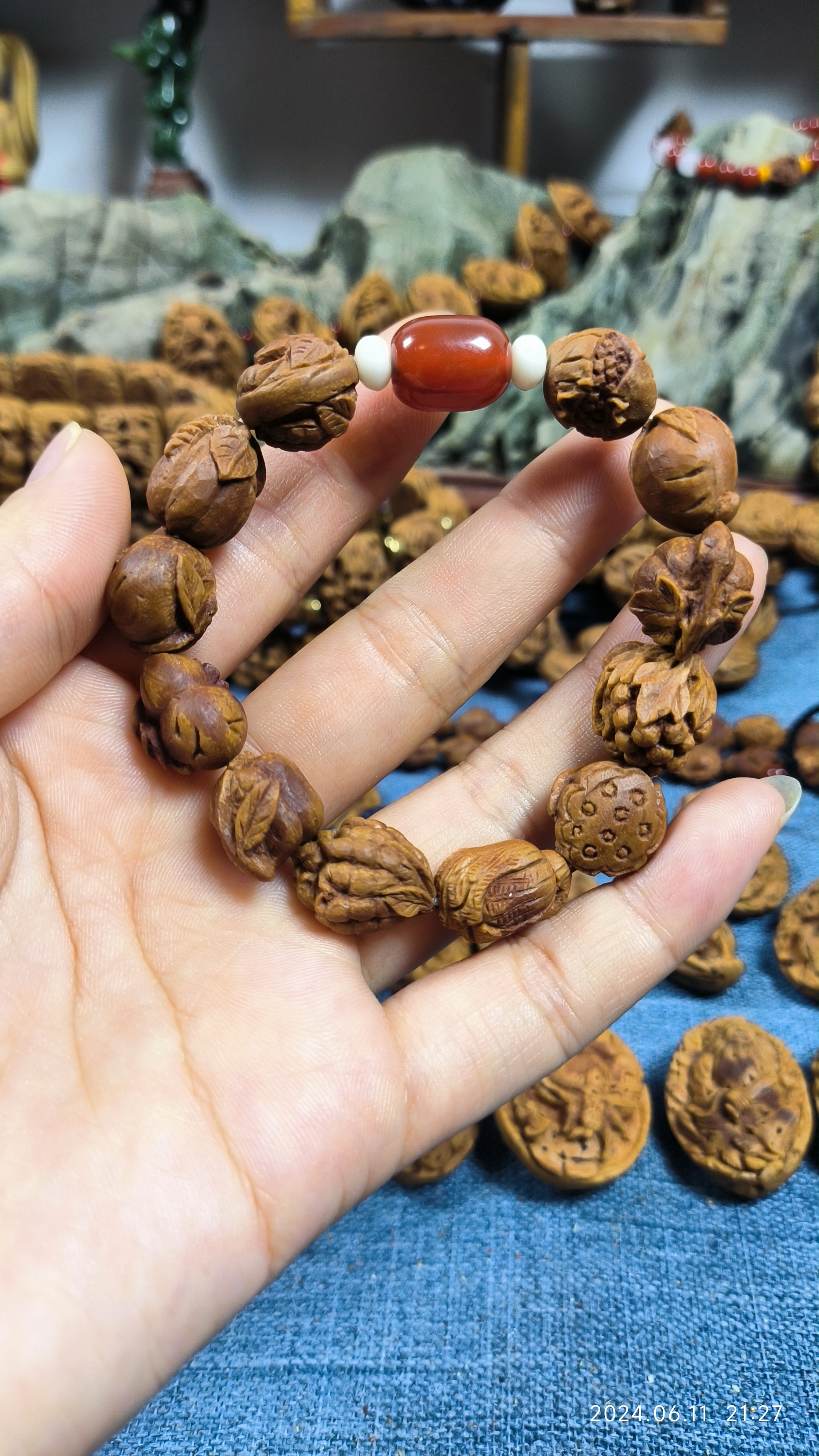 龙纹桃核雕刻多宝手串圆雕1.3左右尺寸