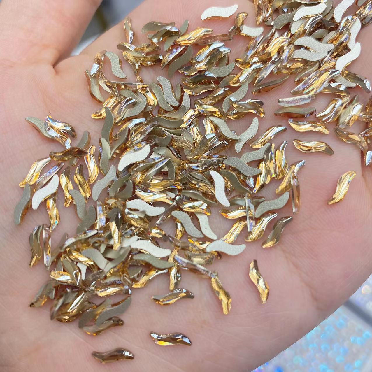 (50颗）春柚美甲饰品超闪香槟小号S形美甲平底钻饰品美甲钻2*7mm