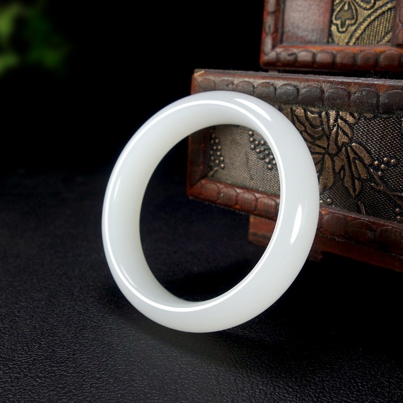 乾成珠宝女白色手镯新疆克拉玛依颜色微差纹路随机金丝玉