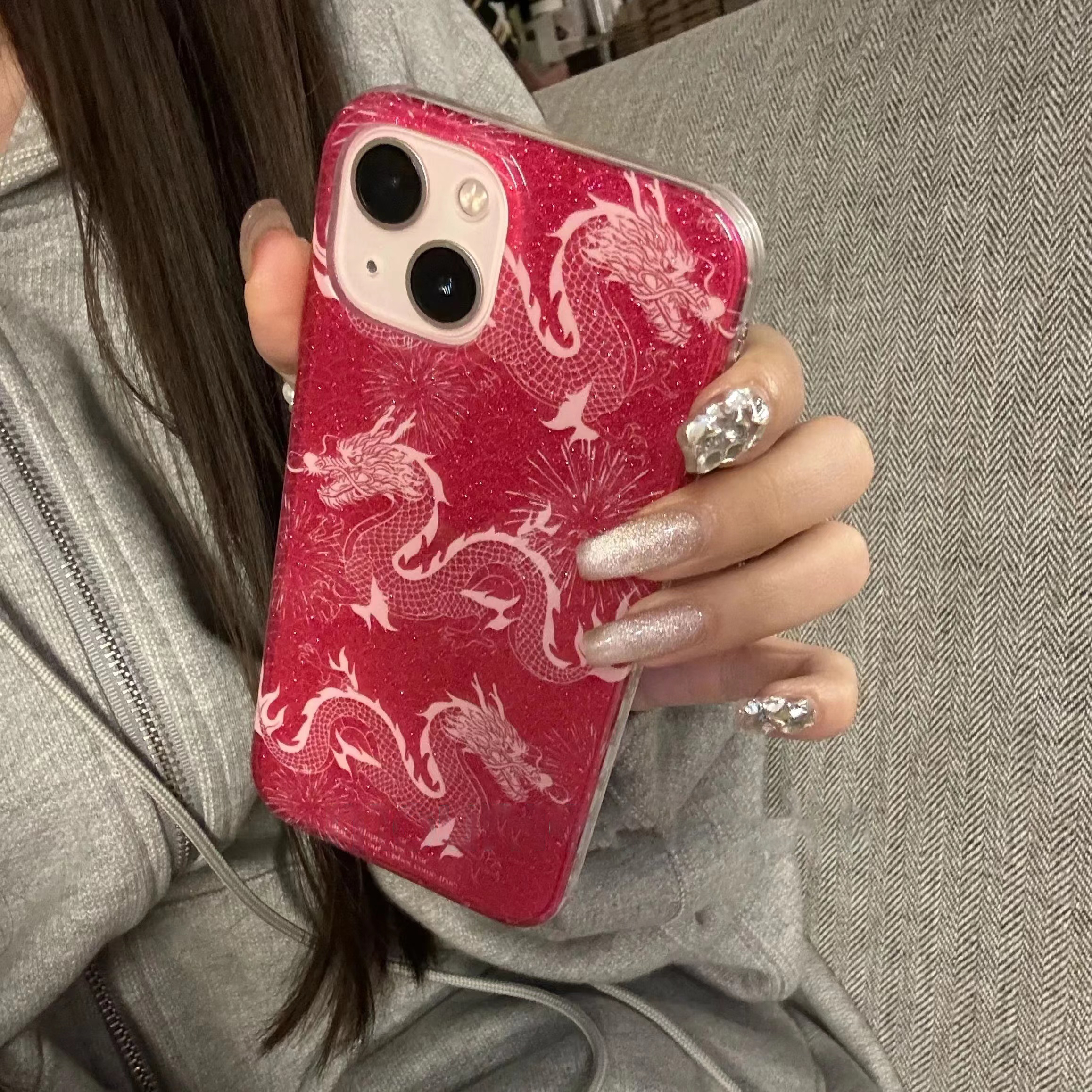 国潮新年红闪粉烟花金龙适用于iPhone15pro手机壳女全包四角防摔