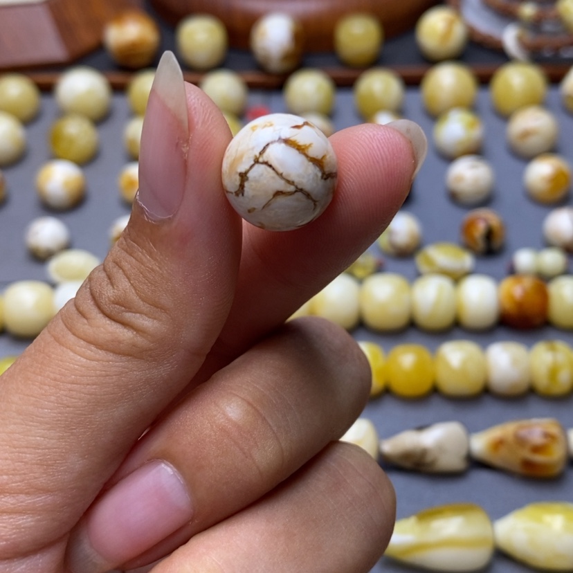 【闪购商品】琥珀裸石未镶嵌@***剪