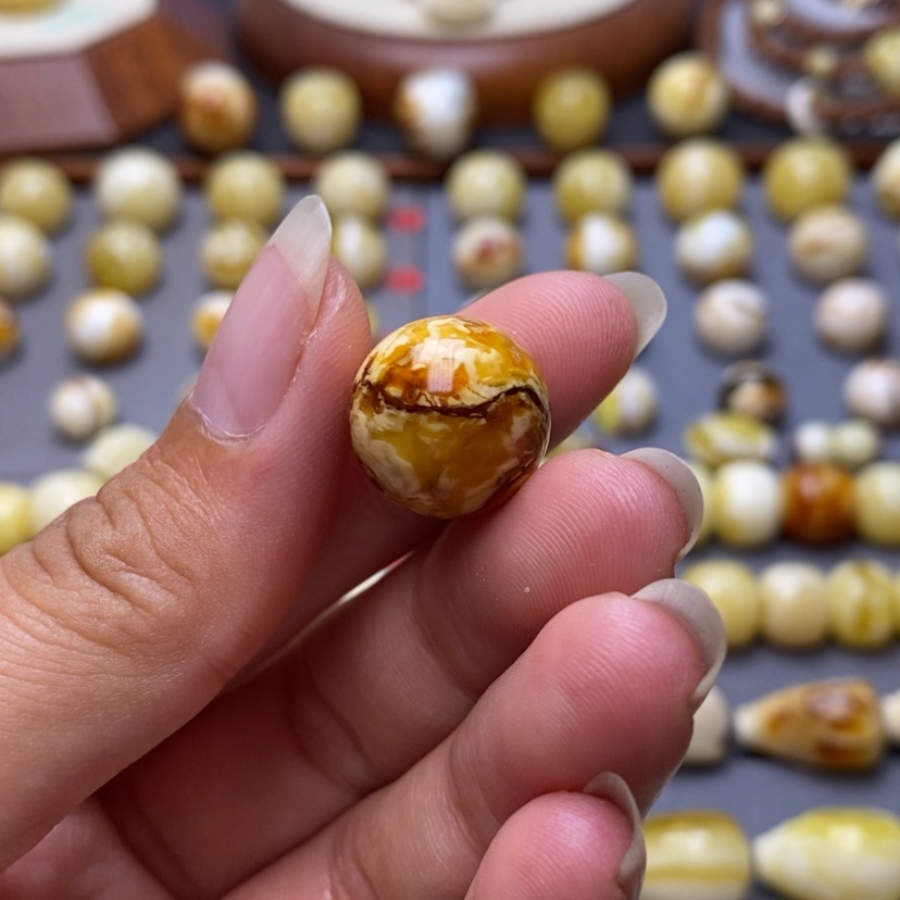 【闪购商品】琥珀裸石未镶嵌@***剪