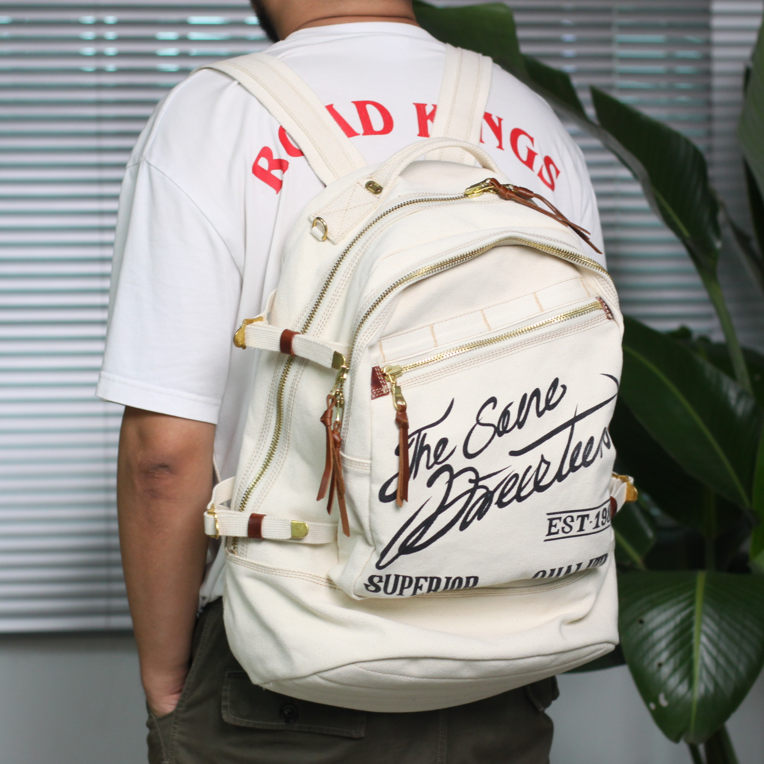 同一方向/新款手工皮具经典复古军风战术背包双肩包户外休闲8426