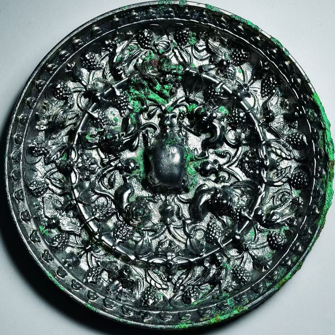 唐风格葡萄镜古玩收藏高档摆件