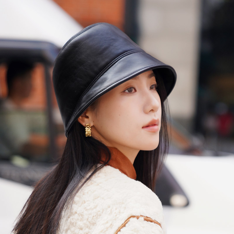 秋印 小众轻奢小羊皮精致秋冬渔夫帽盆帽百搭帽子女显脸小时尚