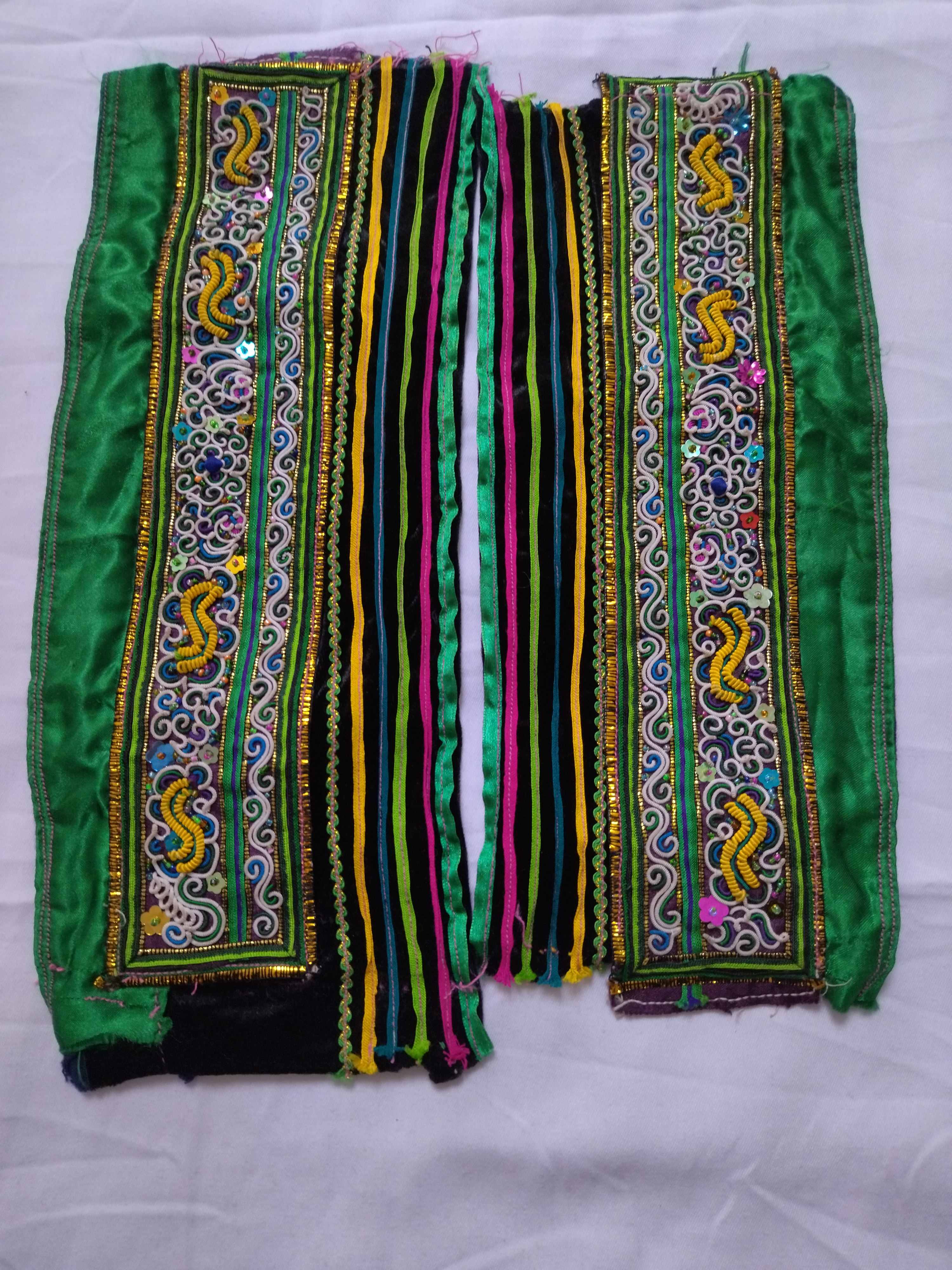 贵州省榕江纯手工绣袖子