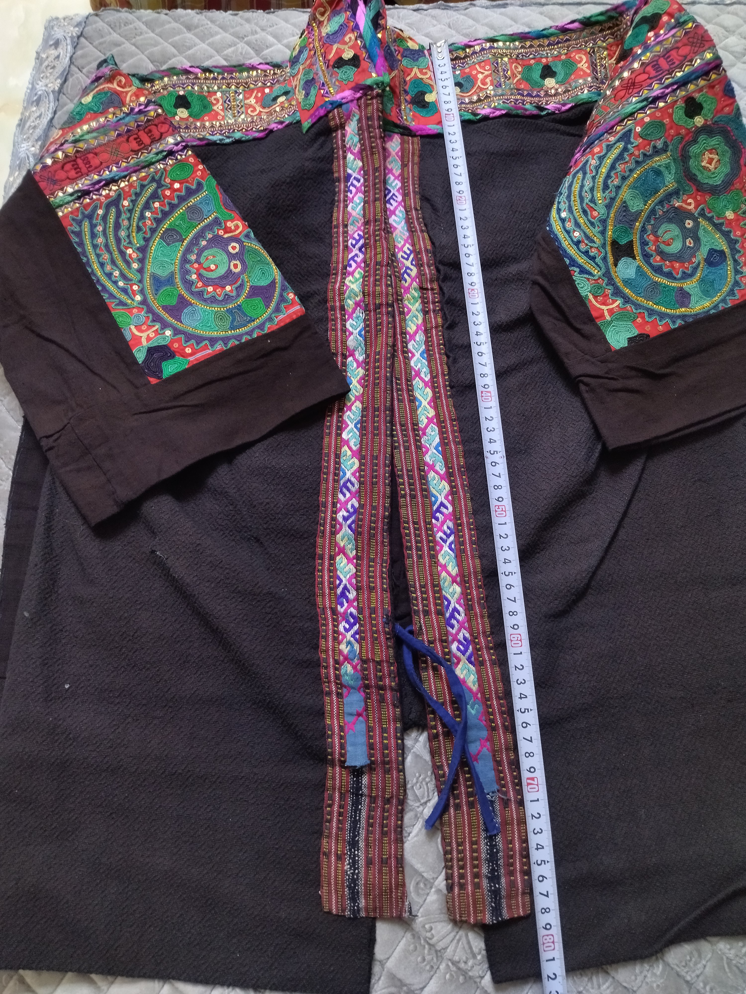 雷山纯手工土布双针绣老衣服