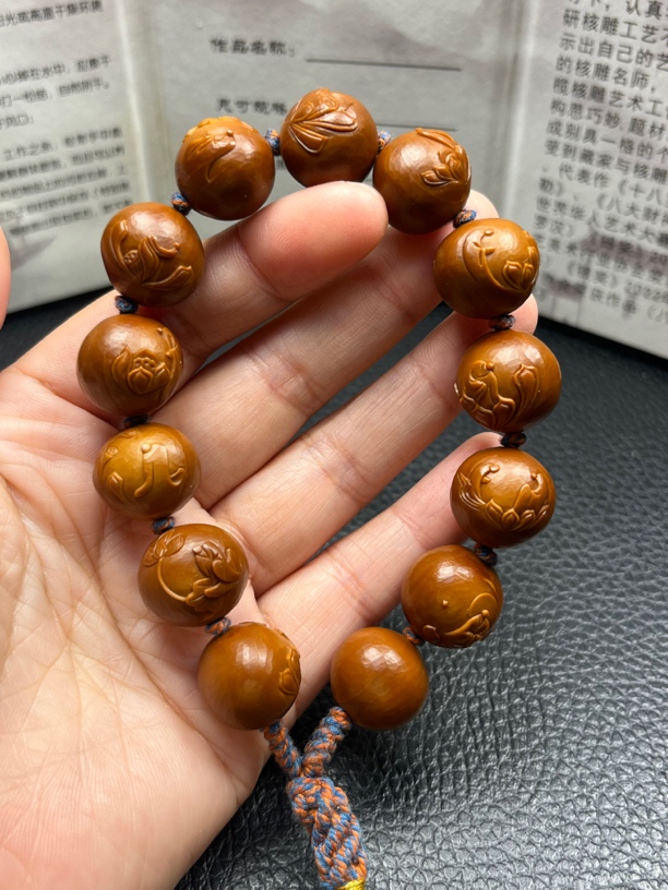 1.6正圆老料佛本无相核雕