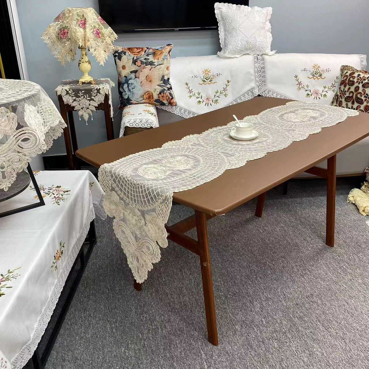 E-09【40*220cm】金色车谷绣桌旗