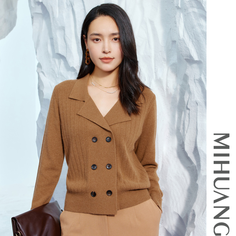 琥珀流光翻领抽条双排扣羊绒女开衫针织西装外套532207