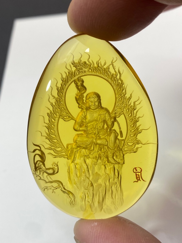 蓝珀阴雕 不动明王 余贤国大师作品