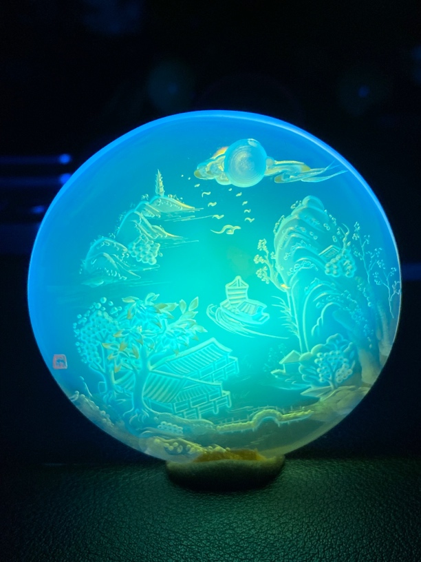 蓝珀阴雕 山水牌 余贤国大师作品