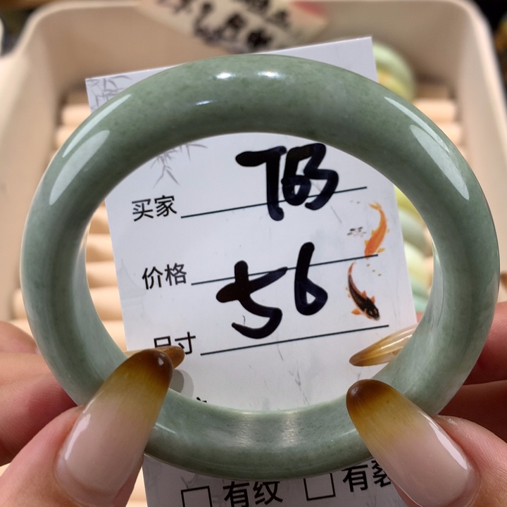 蛇纹石玉手镯未镶嵌