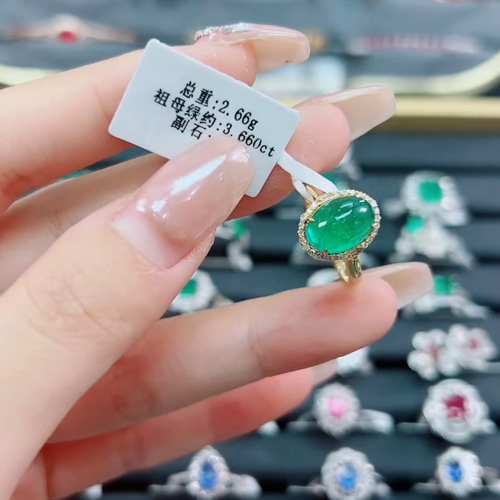 祖母绿戒指18K金镶嵌·