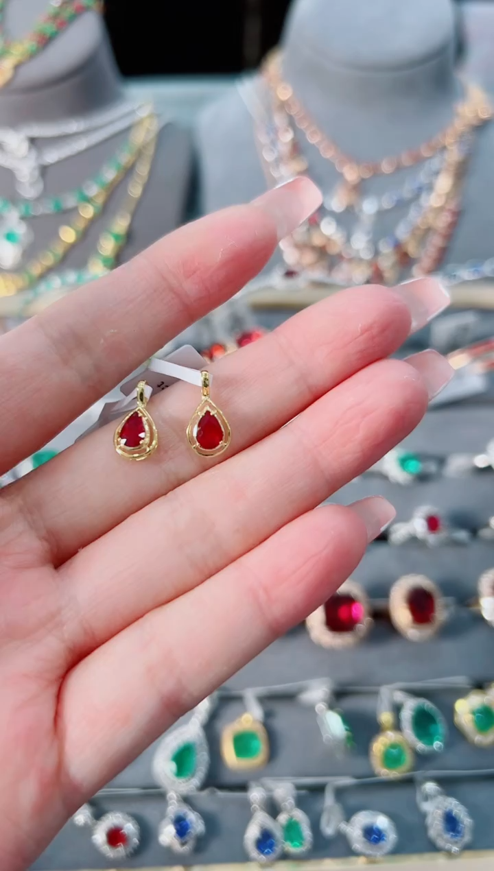 【闪购商品】红宝石吊坠18K金镶嵌·