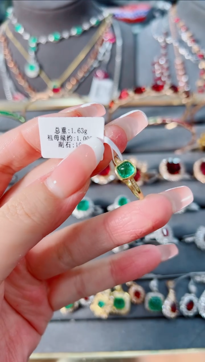 【闪购商品】祖母绿戒指18K金镶嵌·