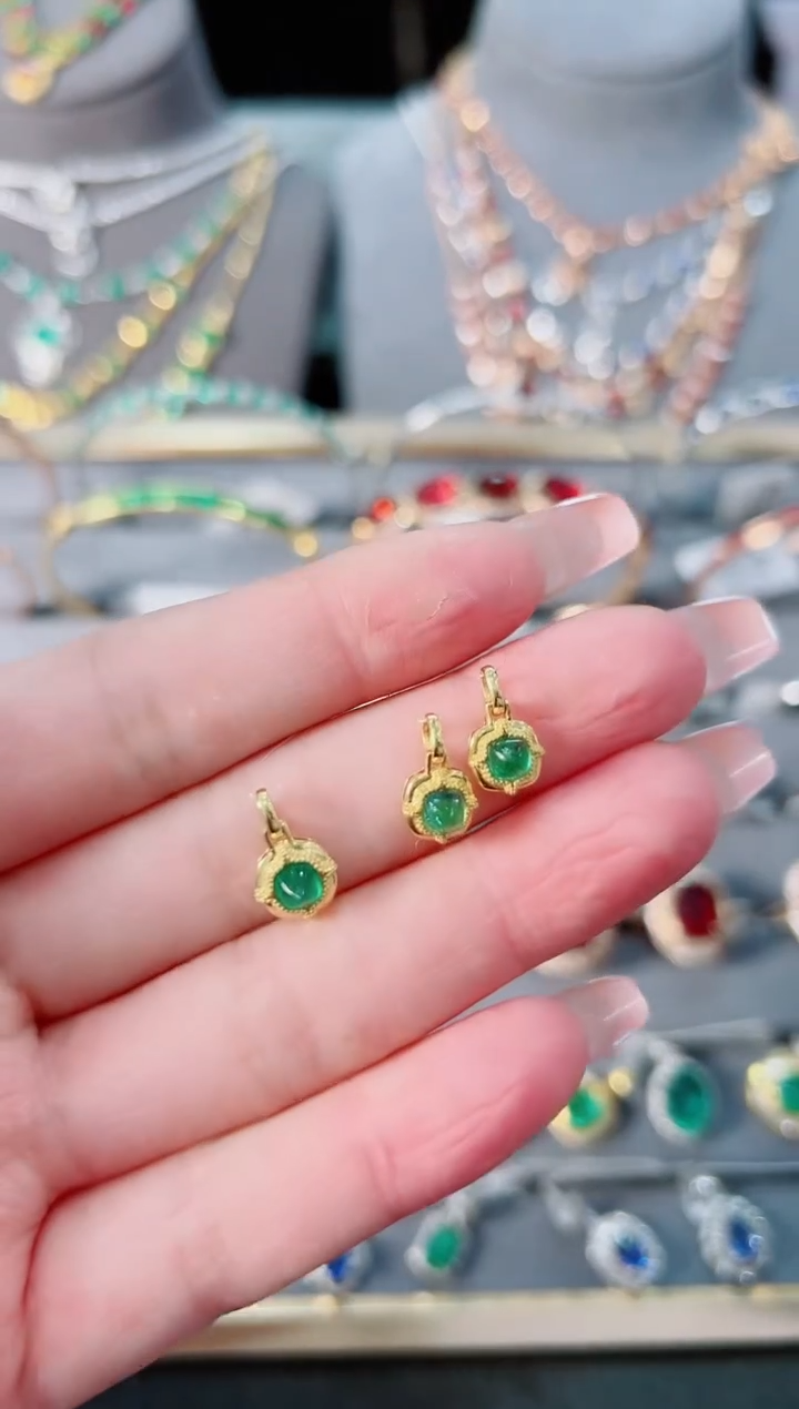 【闪购商品】祖母绿吊坠18K金镶嵌·多样性发其一