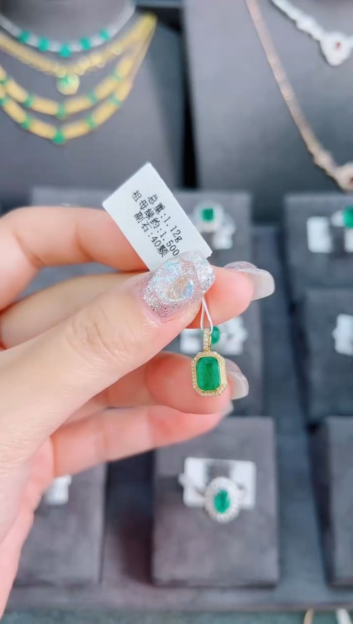 【闪购商品】祖母绿吊坠18K金镶嵌·
