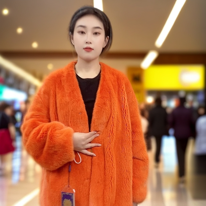 中款水貂毛女装百搭轻奢进口水貂皮毛一体时尚亮橙色V领休闲外套