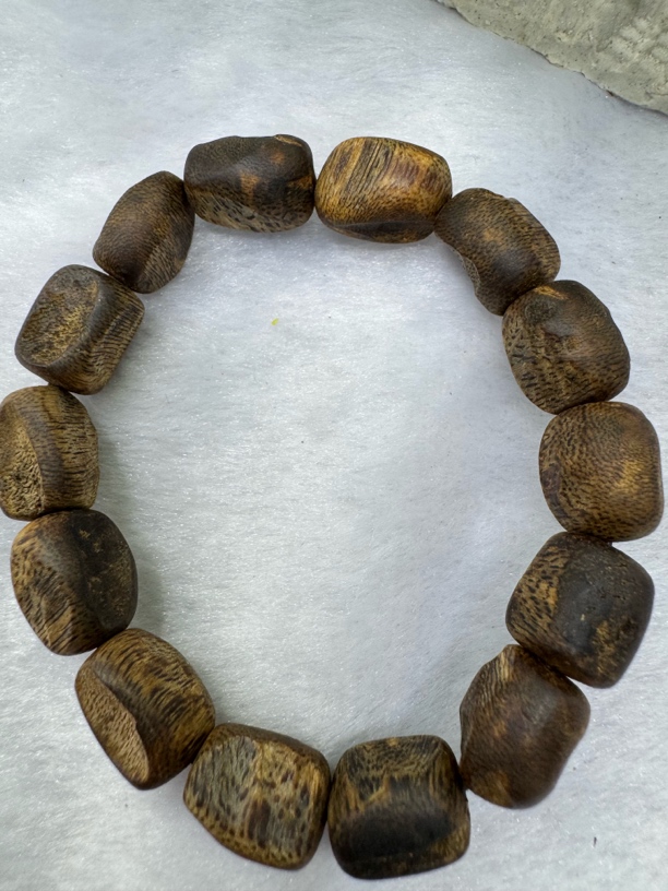 棋楠乌身圆叶留疤手串1.2mm14.5克