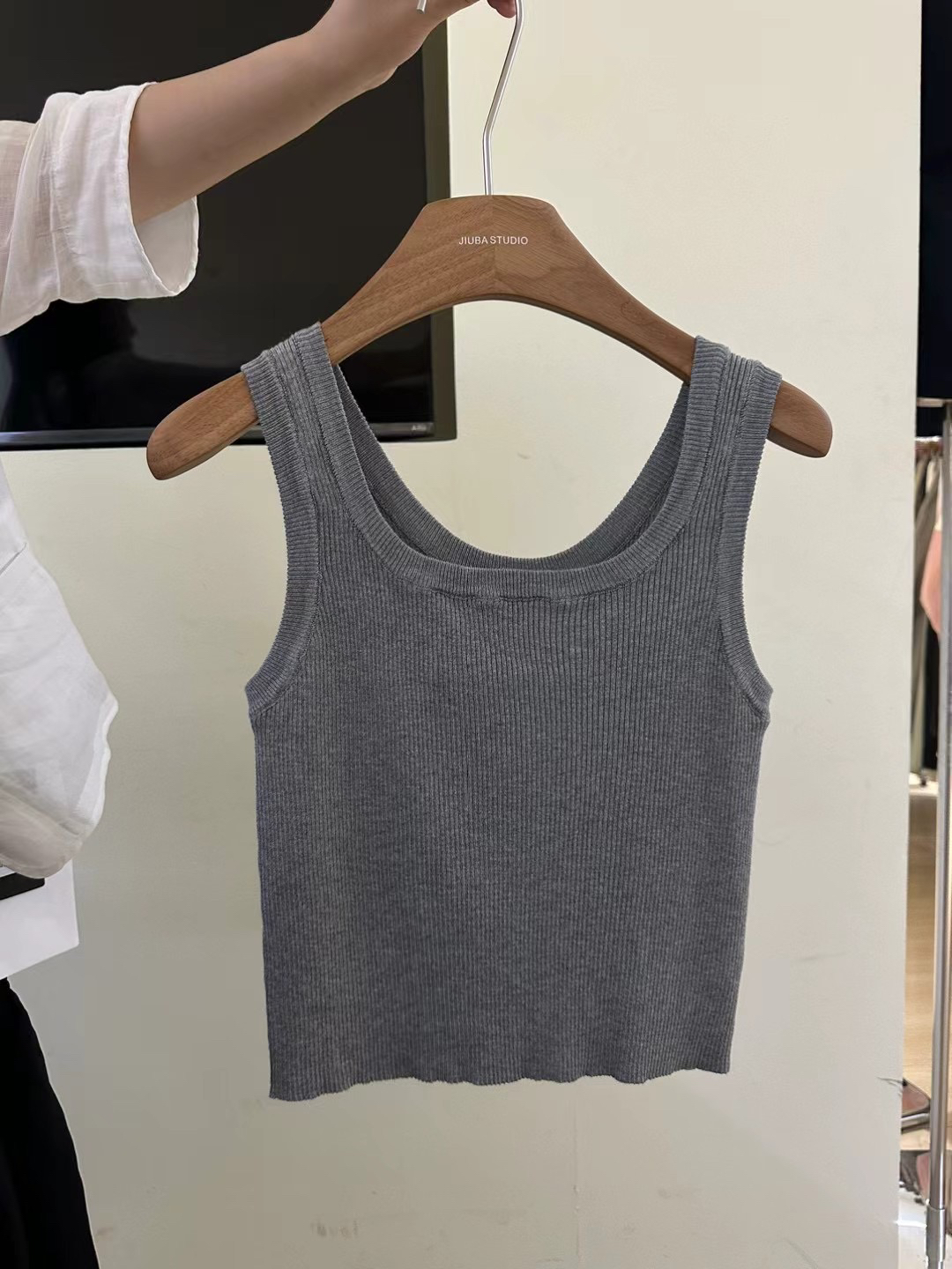 吊带女背心打底时尚百搭