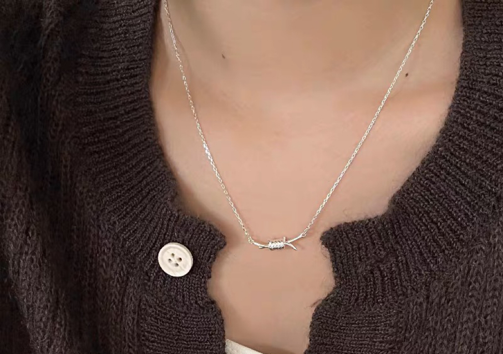 铜合金项链 【环扣时光】简单线条形状美感吊坠的锯齿设计恰到好处