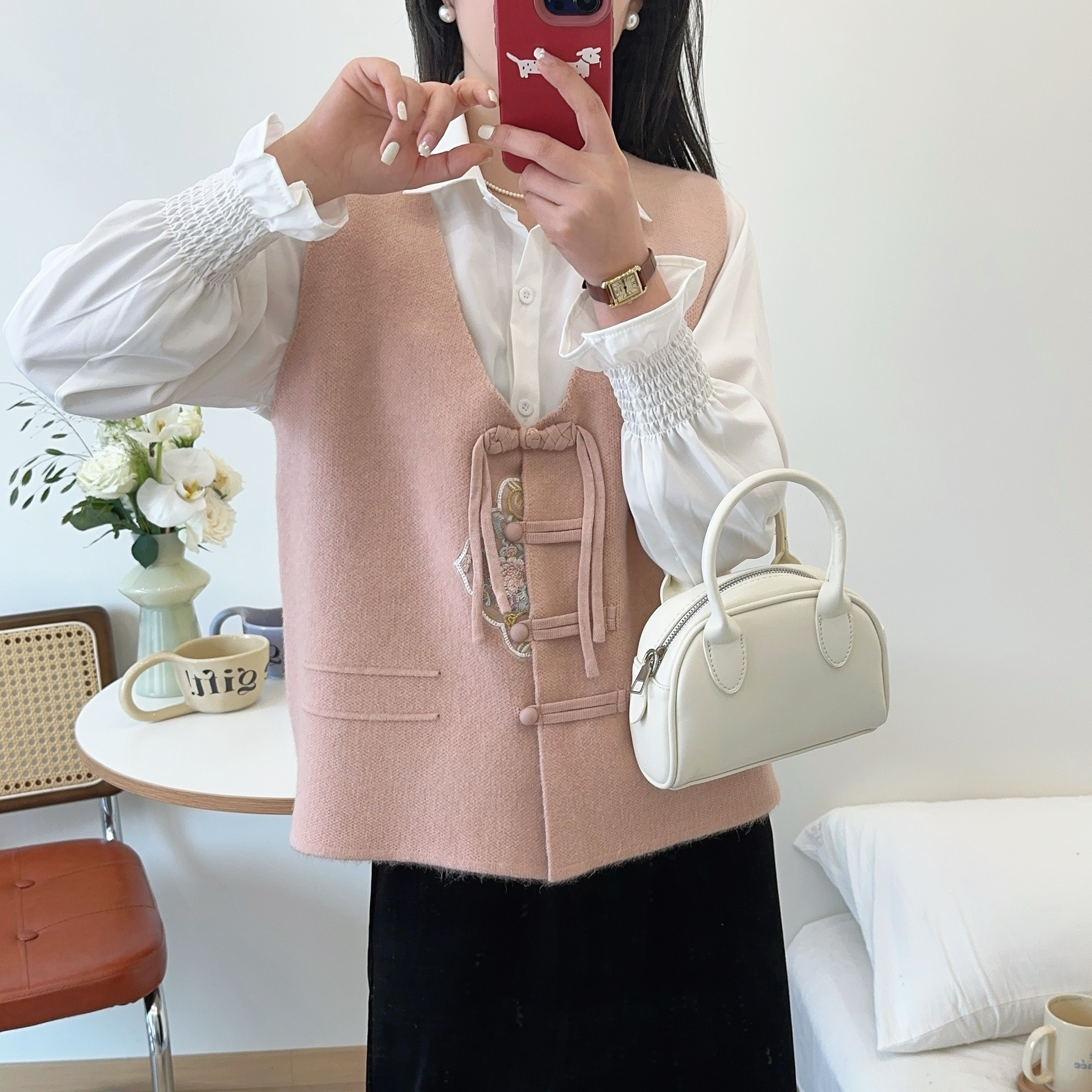 秋冬新款时尚V领国风刺绣盘扣针织开衫马甲女复古洋气背心外穿