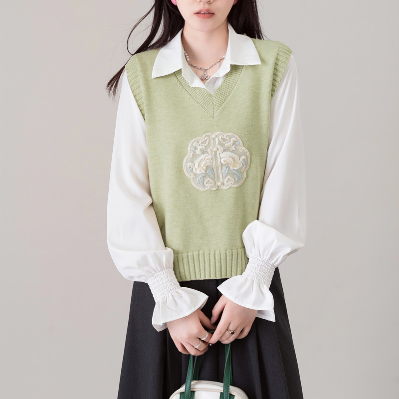 春秋国风绣花复古V领纯色针织马甲女百搭宽松显瘦毛线背心外穿短