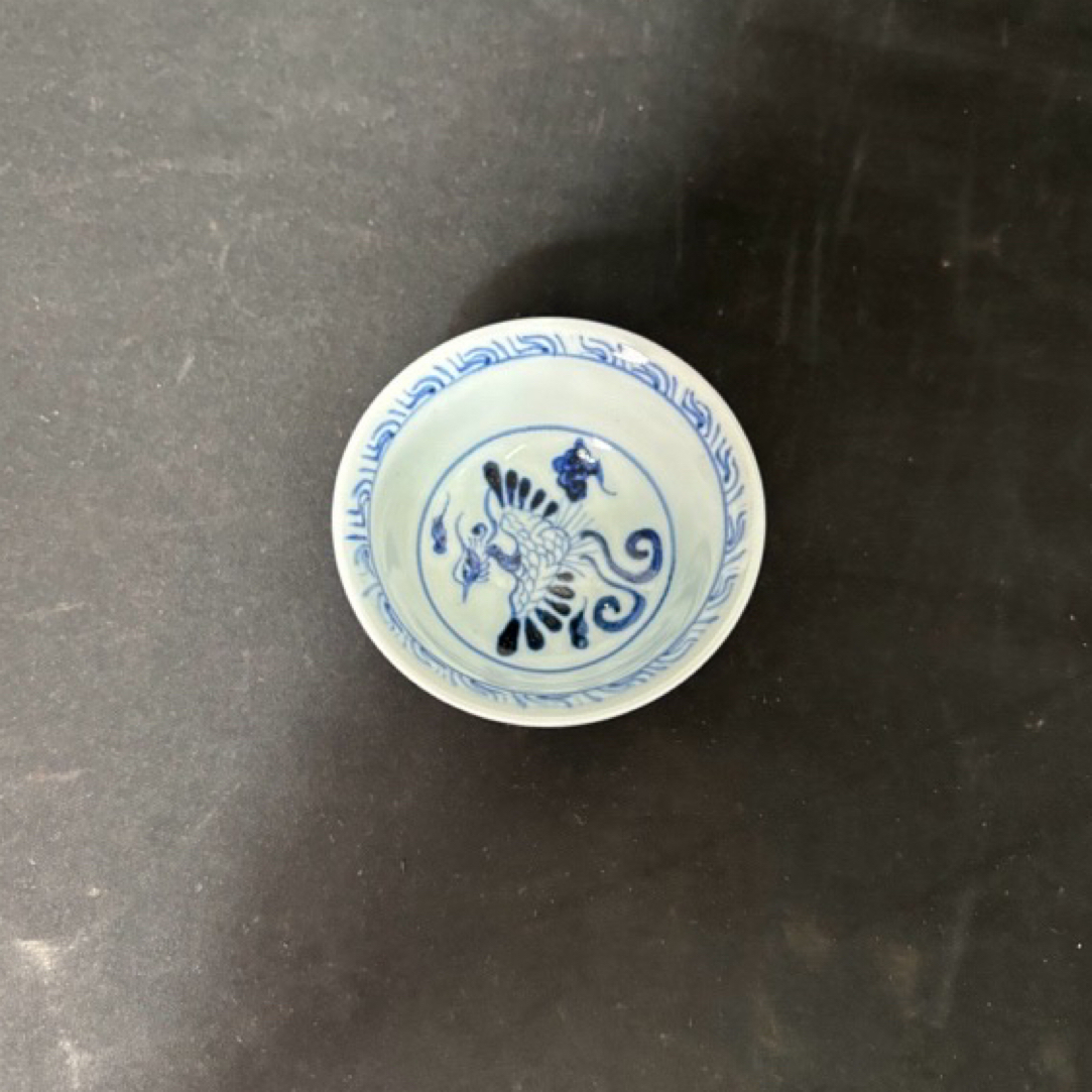 青花杯绘画凤鸟与缠枝图