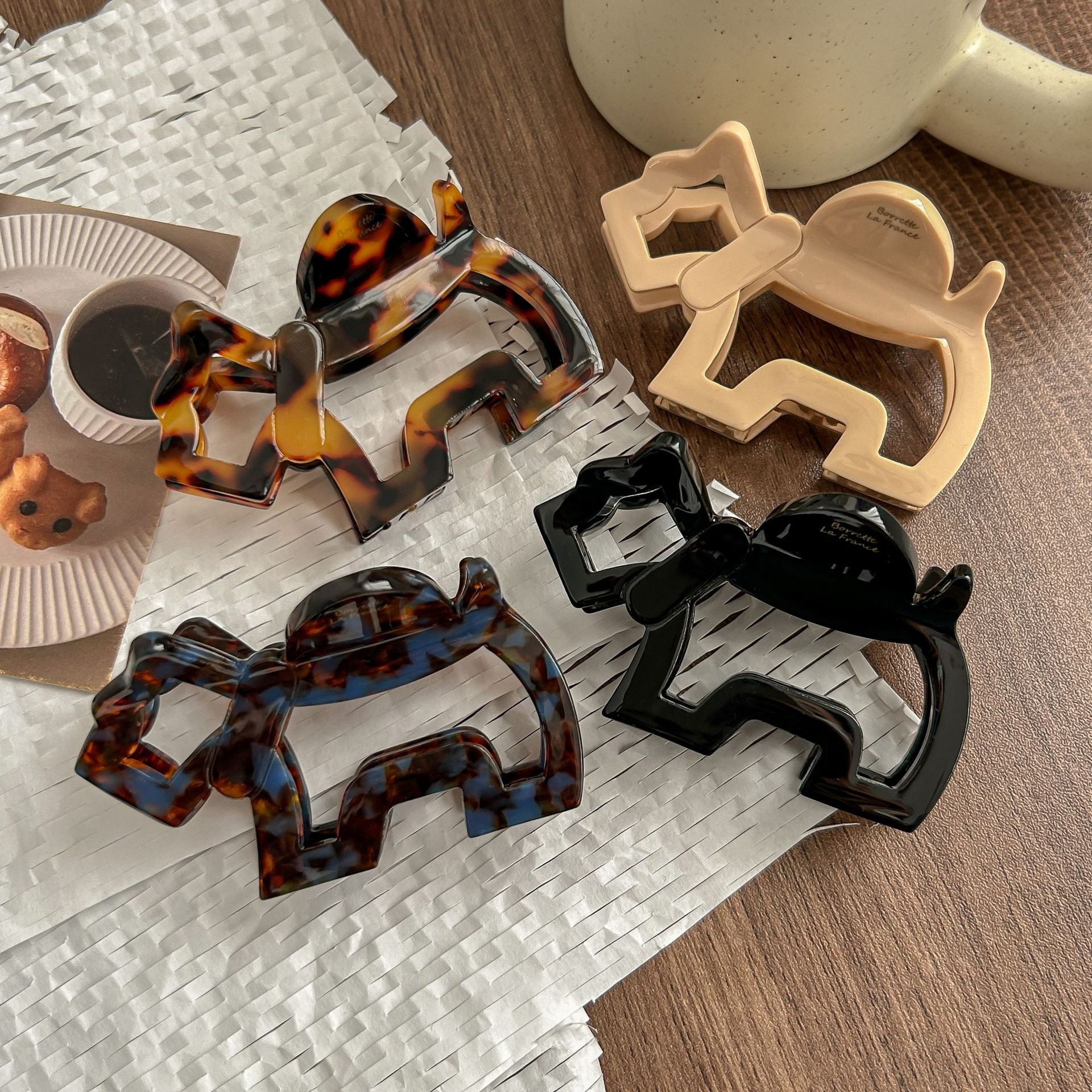 D044-法式可爱卡通小狗抓夹2025新款高级感时尚洋气鲨鱼夹发夹女