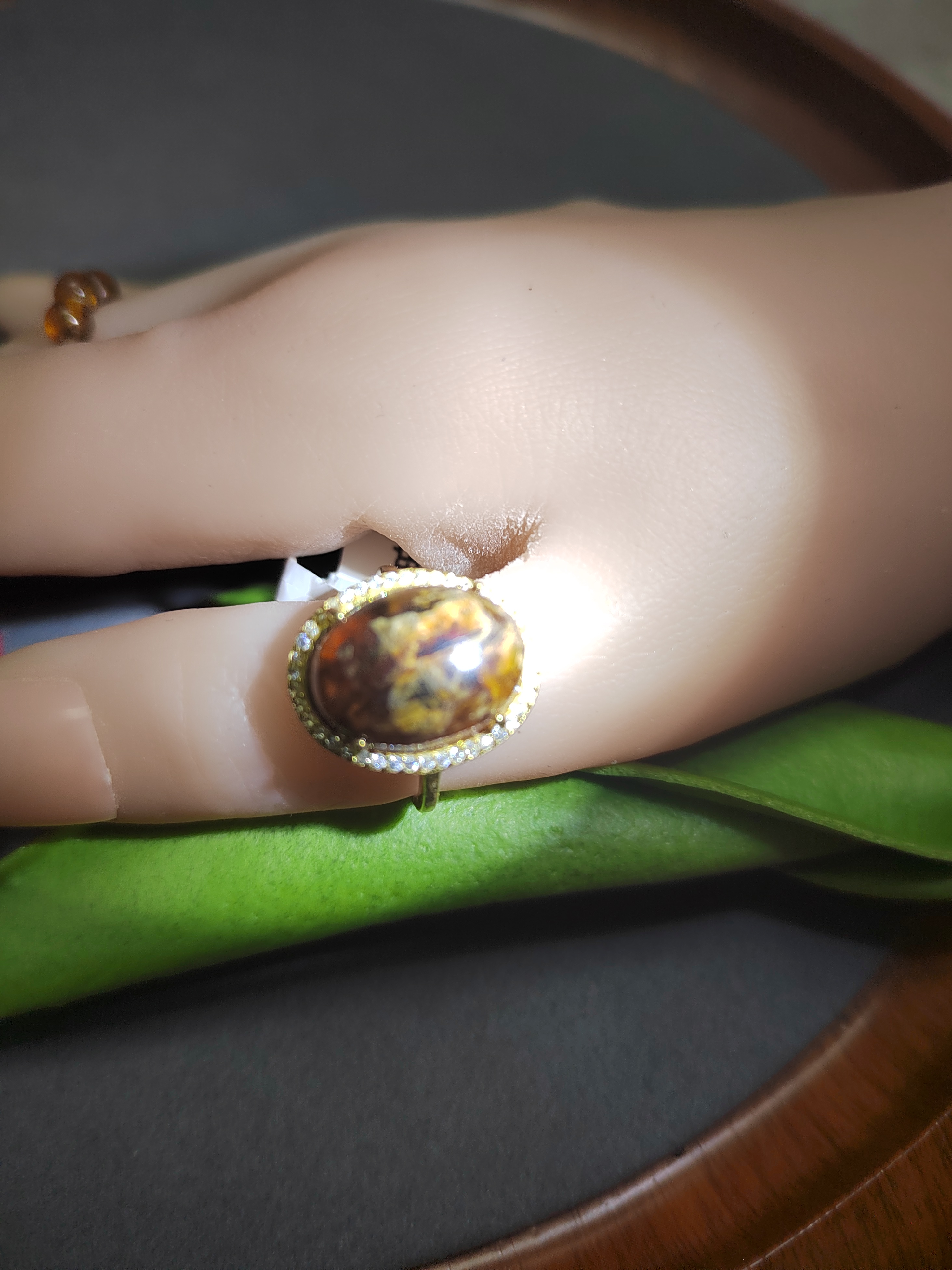 干白花戒子女款抚顺琥珀蜜蜡时尚大方