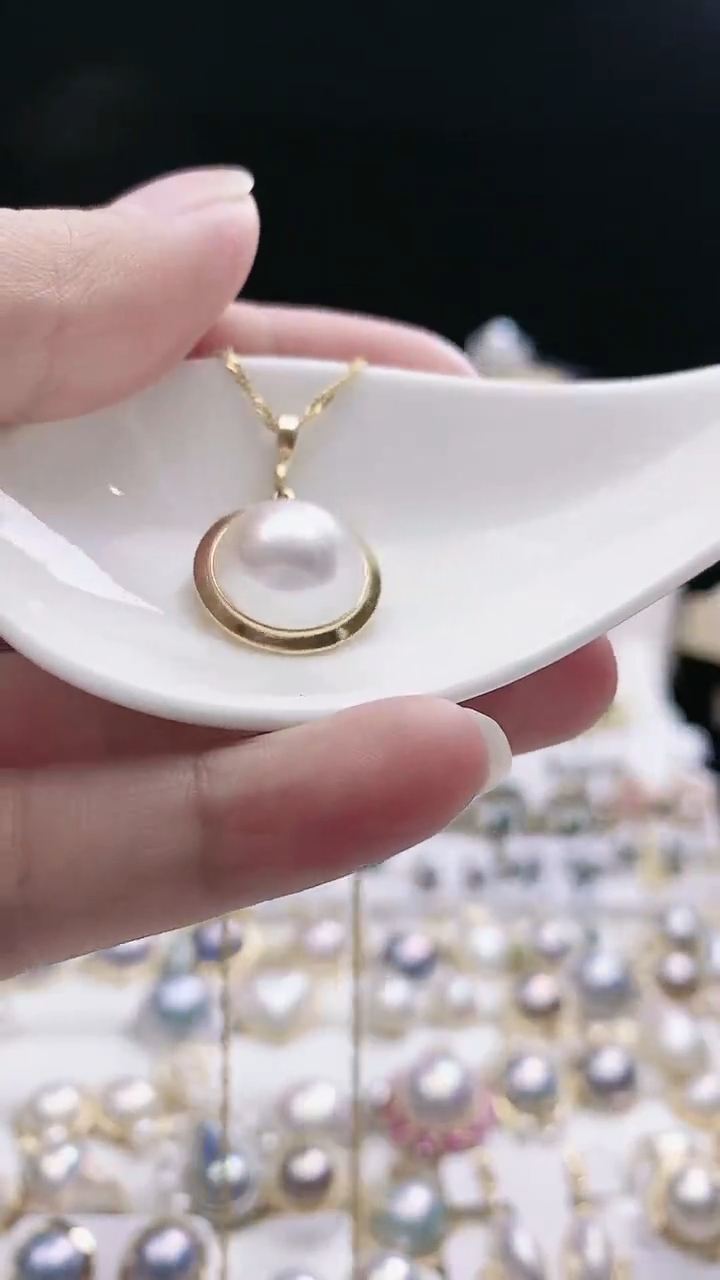 【闪购商品】拼合珍珠（马贝珠）颈饰18K金镶嵌马贝吊坠