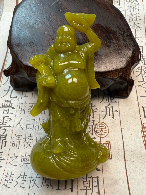 岫玉牛油果手把件佛公