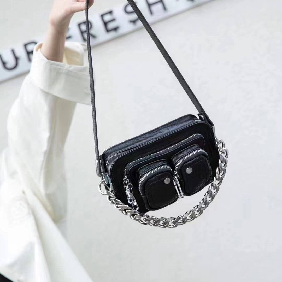 [宵九儿小众设计]小众简约金属链条手提相机包斜挎机车风时尚牛皮