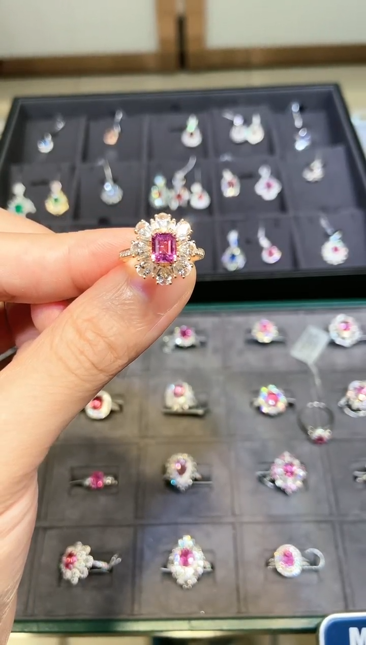 【闪购商品】彩色蓝宝石戒指18K金镶嵌1.0ct/7天鉴赏/顺丰包邮