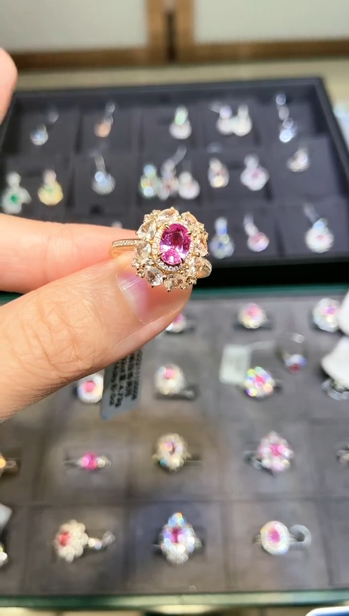 【闪购商品】彩色蓝宝石戒指18K金镶嵌1.02ct/7天鉴赏/顺丰包邮