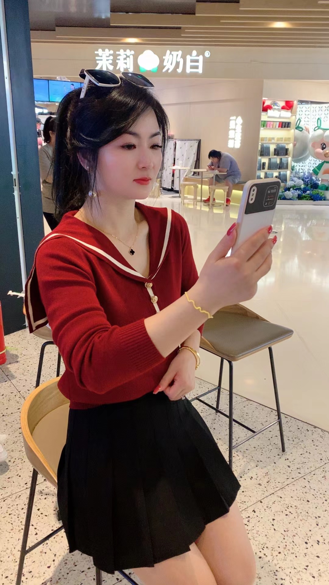 左右 早秋气质显瘦时尚娃娃领长袖减龄翻领设计感短款毛针织衫