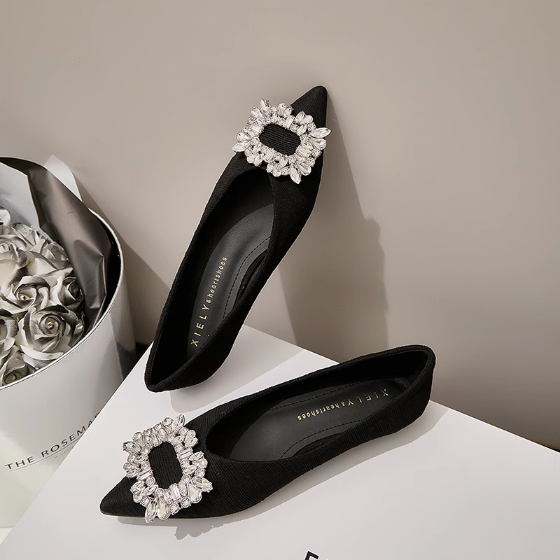 法式尖头单鞋女2024年新款秋冬浅口鞋子水钻黑色大码气质平底瓢鞋