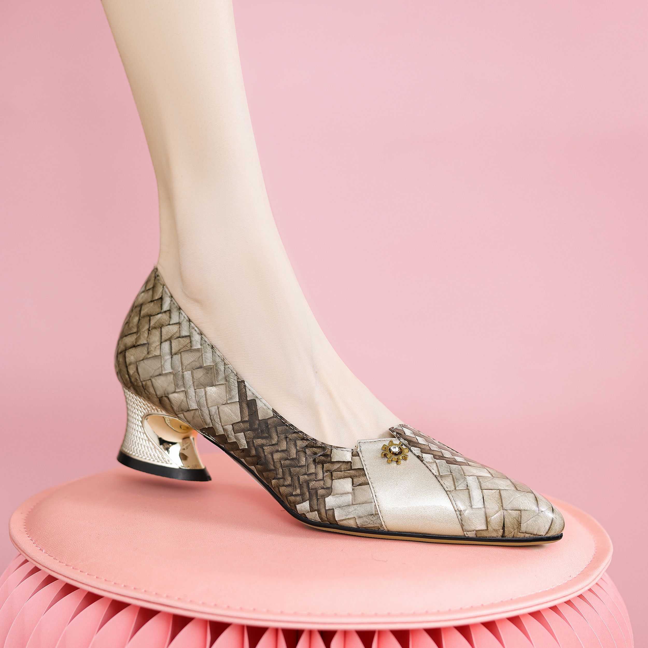 新款百搭女鞋单鞋时尚真皮粗跟高跟尖头浅口x07-h65