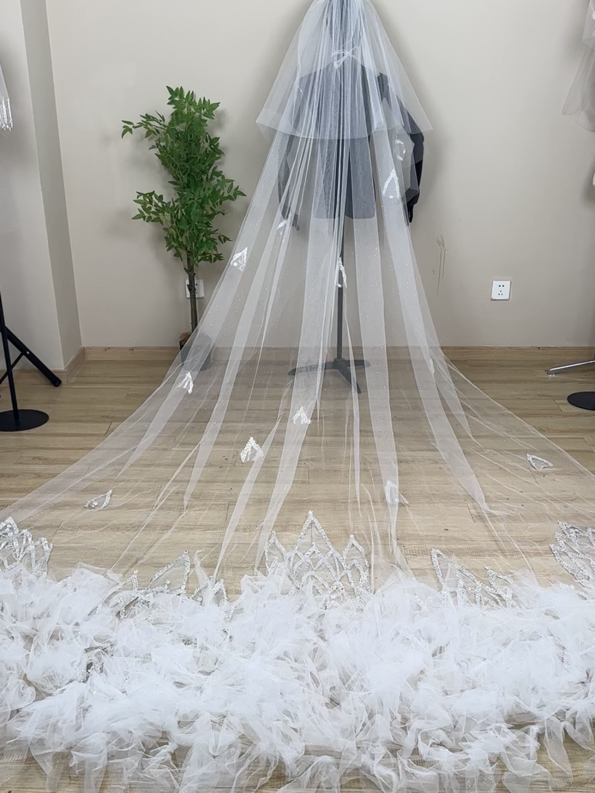 美高荷叶边亮片细闪头纱超长拖尾奢华结婚重工主 纱影楼样片旅拍