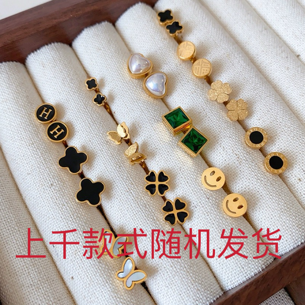 赠品耳钉一对