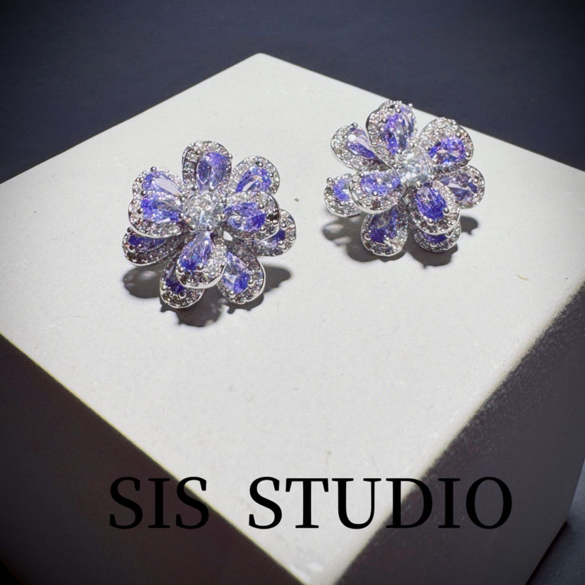 铜合金锆石耳饰 精致小众设计闪亮立体花朵耳钉耳环百搭耳饰品