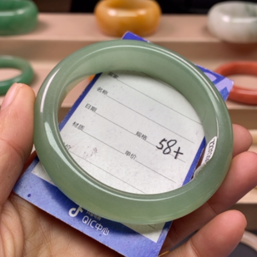 【闪购商品】石英质玉手镯未镶嵌