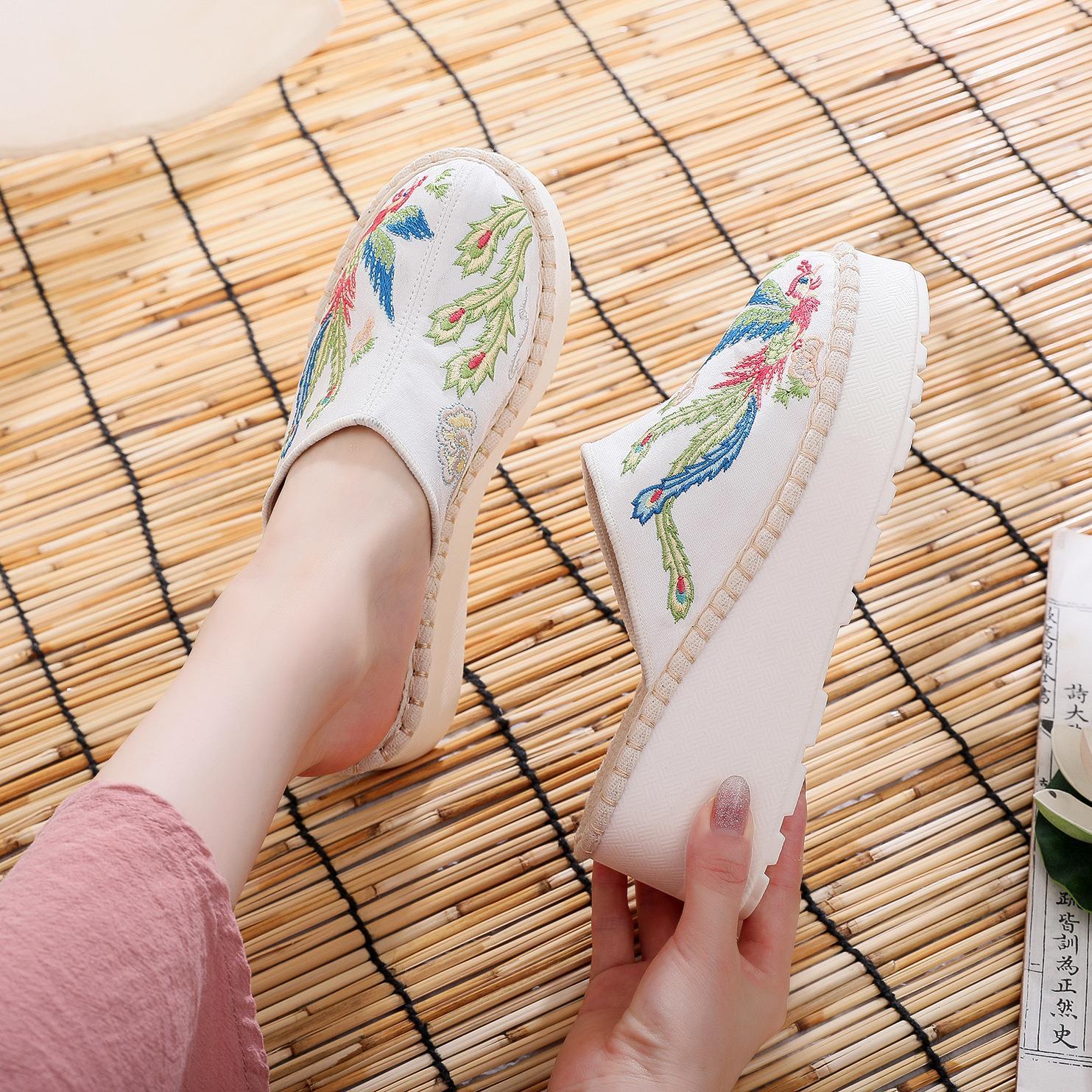 民族特色时尚坡跟绣花鞋老北京布鞋春秋款女一脚蹬厚底外穿半拖鞋