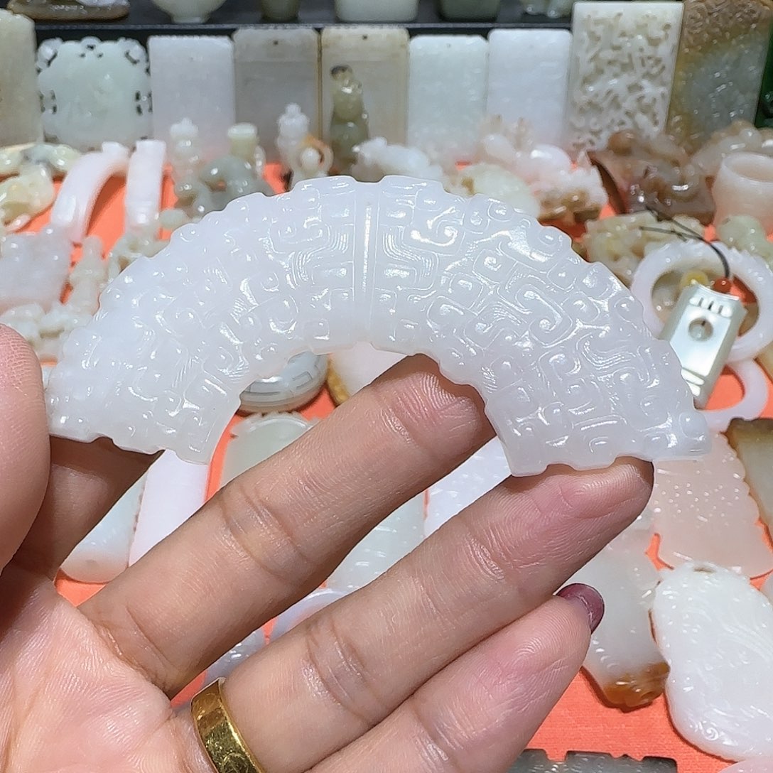 和田玉颈饰未镶嵌我**苏玉璜