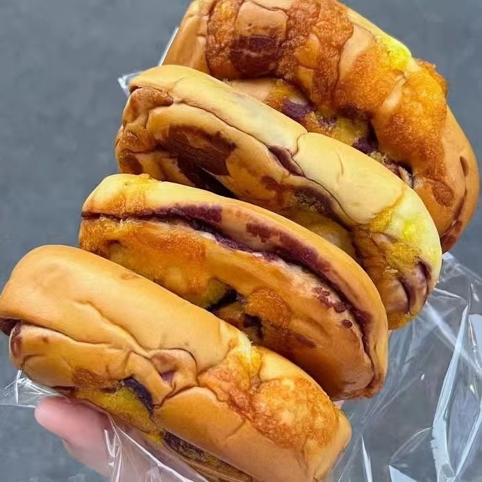椰蓉紫薯面包早餐营养糕点面包新鲜即食松软可口高饱腹零食品批发